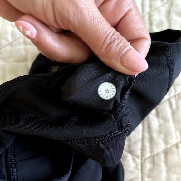 Lululemon Activewear Invigorate  Raceback Black Sport Athletic Bra Size 6 - Picture 10 of 10